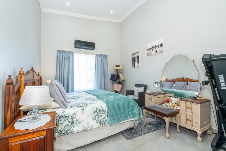 5 Bedroom Property for Sale in Myburgh Park Western Cape